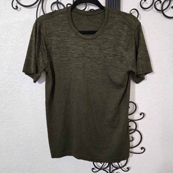 lululemon athletica Other - LULULEMON Metal Vent Tech Tee | S